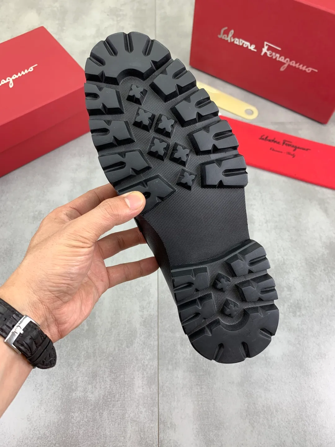 Men's Men's Shoes 💰P480💰[New Style] Water-dyed Niuli 🆘[Salvatore Ferragamo] Ferragamo's latest casual business leather shoes for men! Listed simultaneously! The fabric is made of specially imported original calfskin, and the interior is made of imported water-dyed cowhide. It is absolutely luxurious and leads the fashion trend. Matching code: 38-44 (45 and 46 can be customized) Multiple colors available